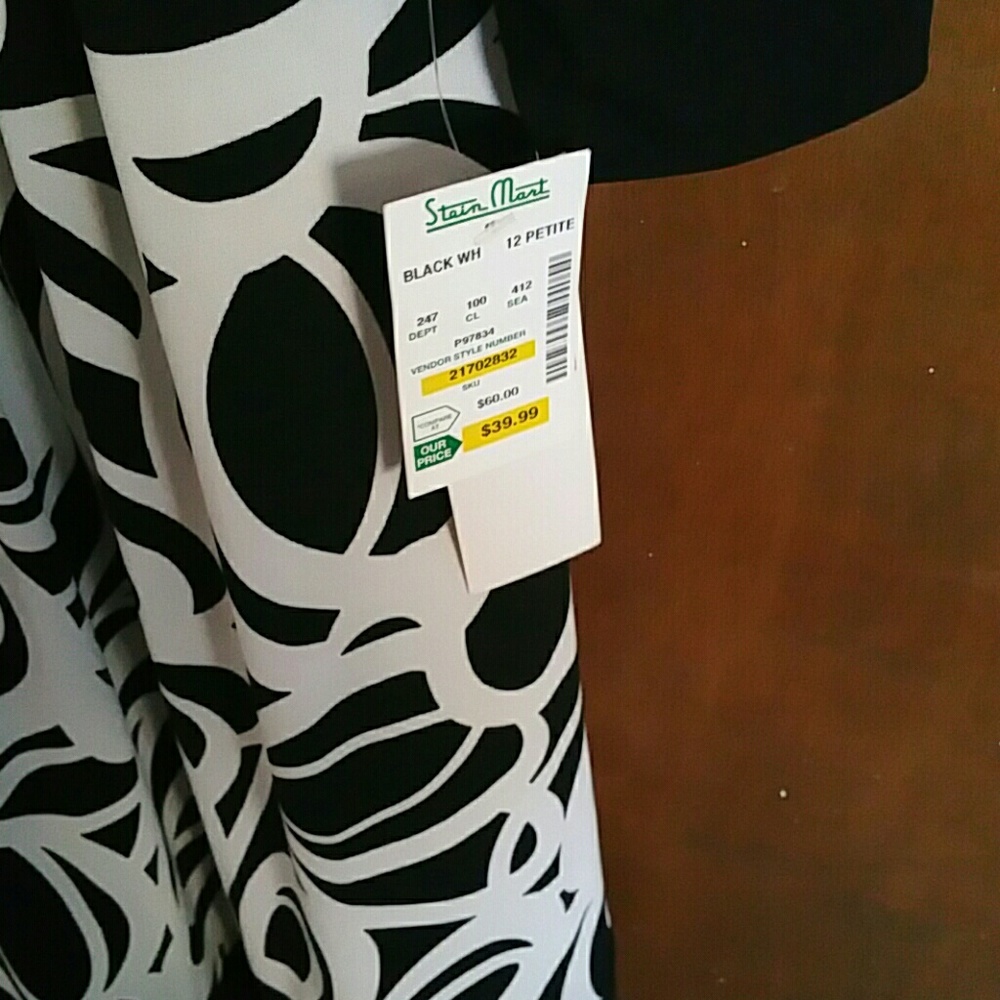 BLACK & WHITE PRINT DRESS - Picture 3 of 3